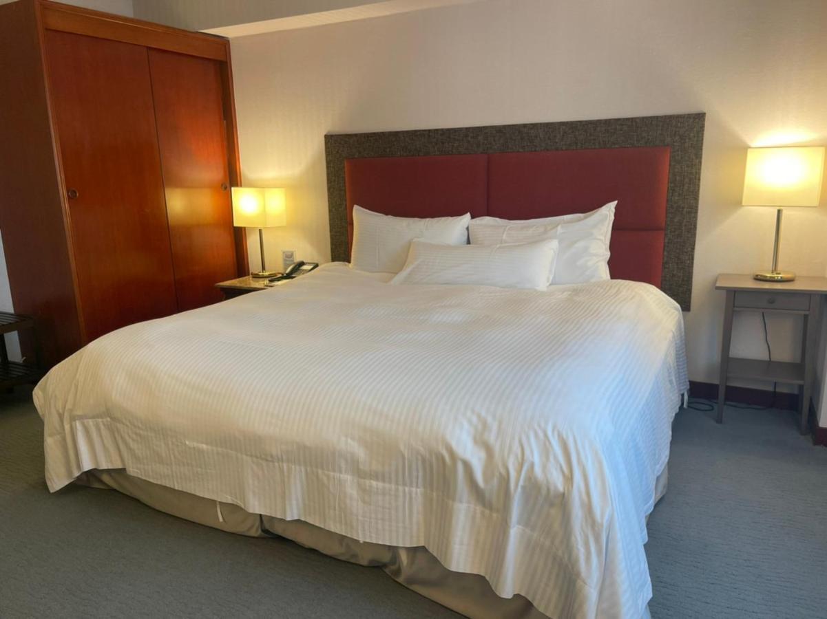 The Howard Plaza Hotel Καοσιούνγκ Εξωτερικό φωτογραφία A guest room at the hotel