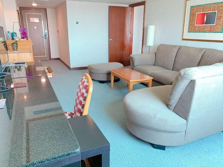 The Howard Plaza Hotel Καοσιούνγκ Εξωτερικό φωτογραφία A living room in a serviced apartment in Hong Kong