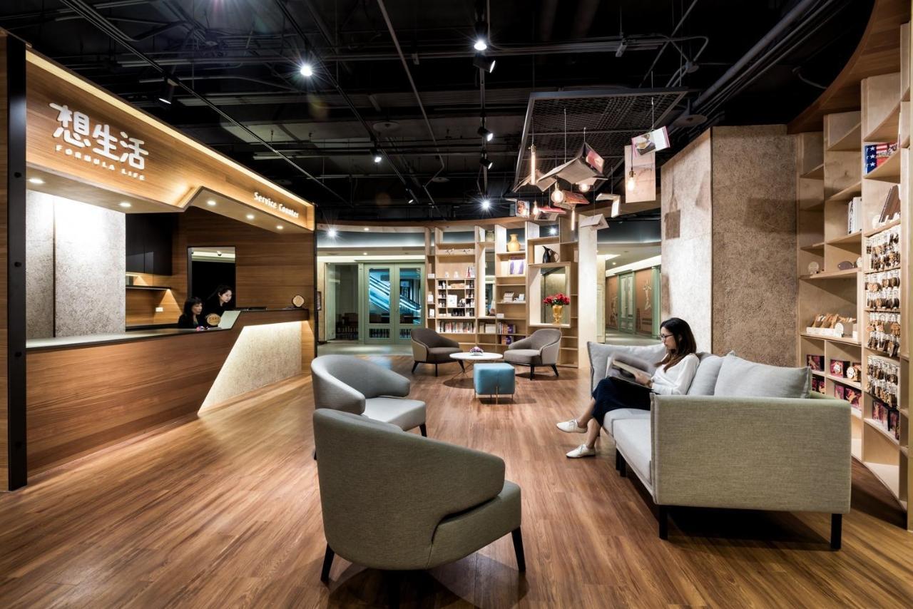The Howard Plaza Hotel Καοσιούνγκ Εξωτερικό φωτογραφία The lobby of the library